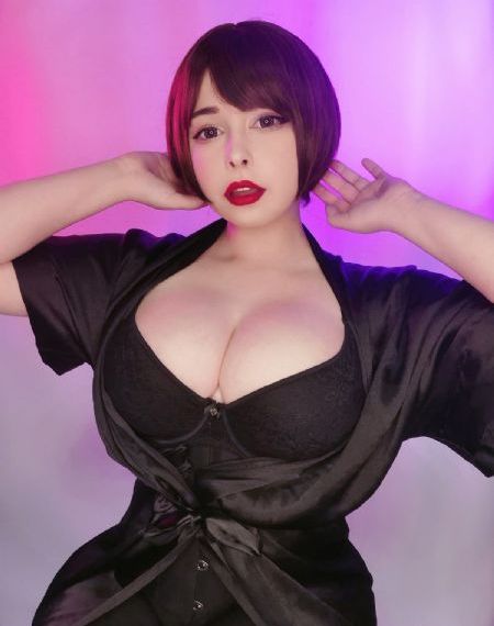 美女趴下拔萝卜视频